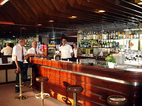 Chorvátsko, ostrov Krk, Omišalj  - Hotel Adriatic a depandance - aperitív bar