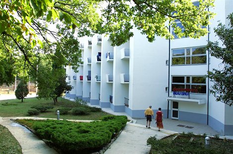 Chorvátsko, ostrov Krk, Omišalj  - Hotel Adriatic a depandance - depandance Marina
