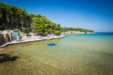 Chorvátsko, ostrov Hvar, Jelsa - hotel Hvar - pláže