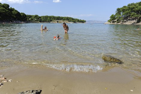 Chorvátsko, ostrov Hvar, Jelsa - hotel Hvar - pláže