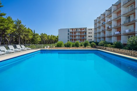 Chorvátsko, ostrov Hvar, Jelsa - hotel Hvar - vonkajší bazén