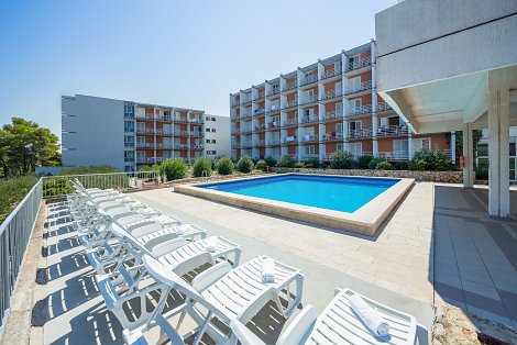 Chorvátsko, ostrov Hvar, Jelsa - hotel Hvar - vonkajší bazén