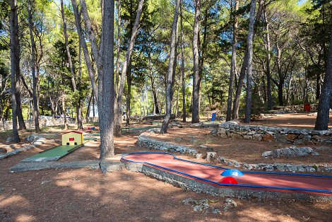 Chorvátsko, ostrov Hvar, Jelsa - hotel Hvar - minigolf