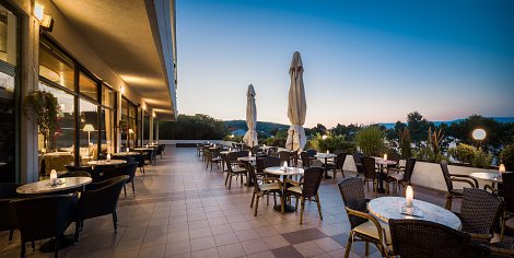 Chorvátsko, ostrov Hvar, Jelsa - hotel Hvar - reštaurácia - terasa