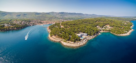 Chorvátsko, ostrov Hvar, Jelsa - hotelový komplex Fontana Resort