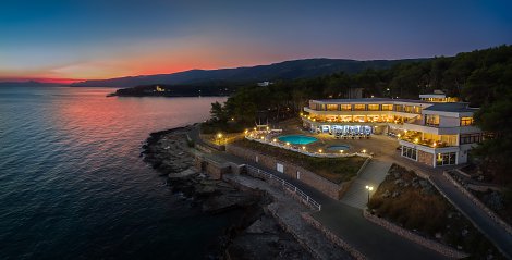 Chorvátsko, ostrov Hvar, Jelsa - hotelový komplex Fontana Resort