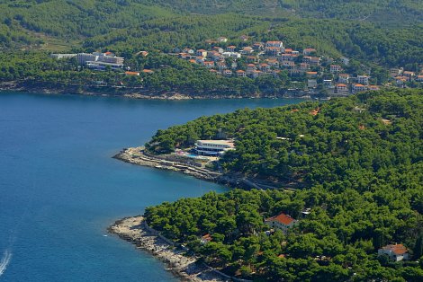 Chorvátsko, ostrov Hvar, Jelsa - hotelový komplex Fontana Resort