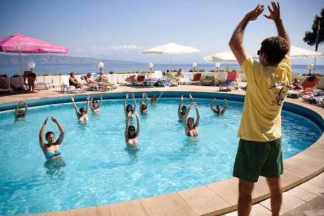 Chorvátsko, ostrov Hvar, Jelsa - hotelový komplex Fontana Resort - animácie