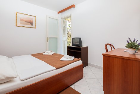Chorvátsko, ostrov Hvar, Jelsa - hotelový komplex Fontana Resort  - izba COMFORT - bez balkóna
