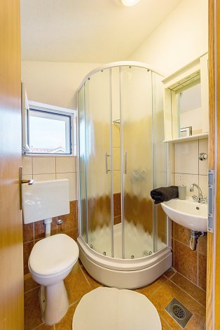 Chorvátsko, Vodice, apartmány Marina - apt. č. 6 - 1/2+1 - kúpeľňa