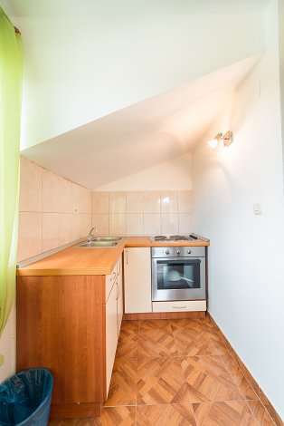 Chorvátsko, Vodice, apartmány Marina - apt. č. 6 - 1/2+1 - kuchynská linka