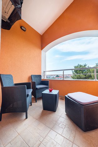 Chorvátsko, Vodice, apartmány Marina - apt. č. 5 - 1/2+1 - balkón