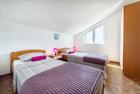 Chorvátsko, Vodice, apartmány Marina -  apt. č. 4 - 1/4 - 2. spálňa
