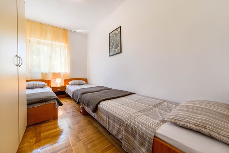 Chorvátsko, Vodice, apartmány Marina -  apt. č. 1 - 1/4+1 - 1. spálňa