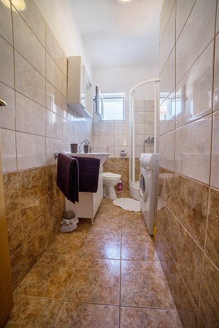 Chorvátsko, Vodice, apartmány Marina -  apt. č. 1 - 1/4+1 - kúpeľňa