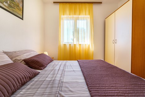 Chorvátsko, Vodice, apartmány Marina - apt. č. 2 - 1/4+1 - 1. spálňa