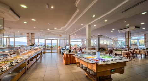 Chorvátsko, ostrov Hvar, Jelsa - hotel Hvar - reštaurácia - bufetové tsoly