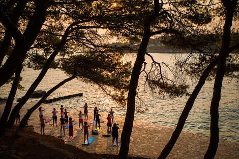 Chorvátsko, ostrov Hvar, Jelsa - hotelový komplex Fontana Resort - animácie