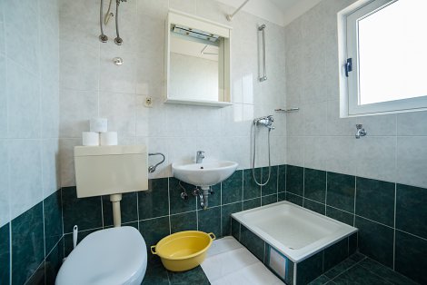 Chorvátsko, Gradac, apartmány Mirna  - 1/2 štúdio č. 1 - kúpeľňa