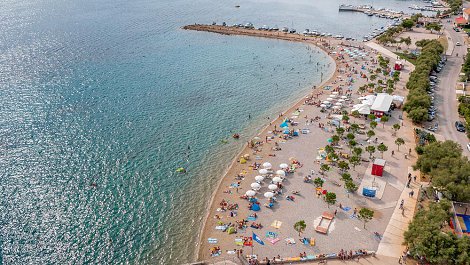 Chorvátsko, Vodice, apartmány Marina - pláž