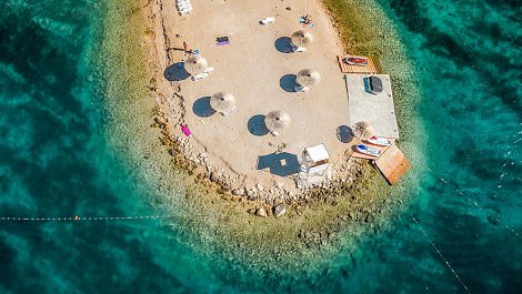 Chorvátsko, Vodice, apartmány Marina - pláž