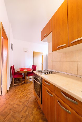 Chorvátsko, Vodice, apartmány Marina - apt. č. 5 - 1/2+1 -  kuchynská linka