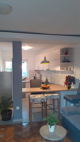 Chorvátsko, Gradac, apartmány Mirna - 1/2+2 apartmán - obývacia miestnosť spojená s kuchynským kútom