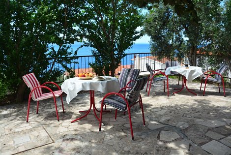 Chorvátsko, Omiš - Nemira - Penzión Nemira - terasa