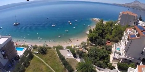 Chorvátsko, Omiš - Nemira - Penzión Nemira - pláž