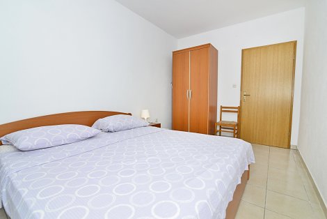 Chorvátsko, Vodice, apartmán Martina - apt. 3  - 1. spálňa