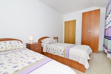 Chorvátsko, Vodice, apartmán Martina - apt. 3  - 2. spálňa