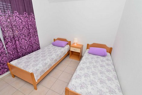 Chorvátsko, Vodice, apartmán Martina - apt. 2 - 1. spálňa