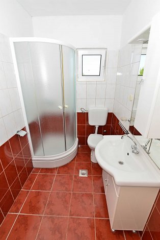 Chorvátsko, Vodice, apartmán Martina - apt. 2 - kúpeľňa