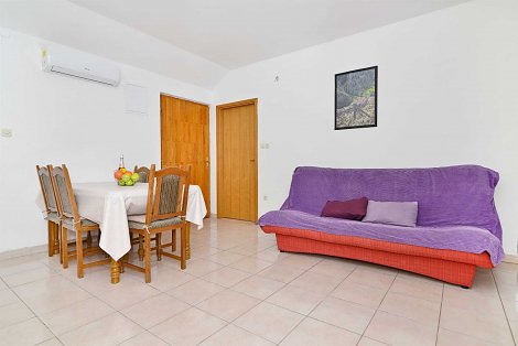 Chorvátsko, Vodice, apartmán Martina - apt. 2 - obývacia izba prepojená s kuchyňou