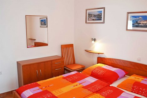 Chorvátsko, Vodice, apartmány Milka 1 - 2. spálňa