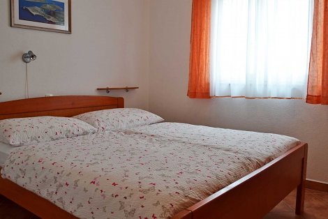 Chorvátsko, Vodice, apartmány Milka 2 - 1. spálňa
