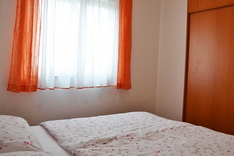 Chorvátsko, Vodice, apartmány Milka 2 - 1. spálňa