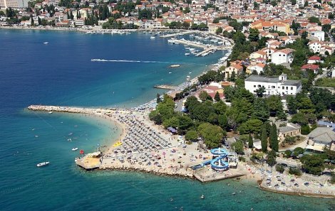 Chorvátsko, poloostrov Istria, Selce - hotel Selce - pláž, ktorá je cca 240 m od hotela