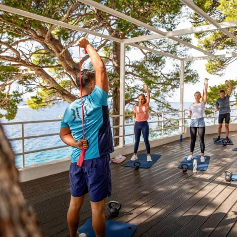 Chorvátsko, Igrane, TUI BLUE MAKARSKA - cvičenie na terase