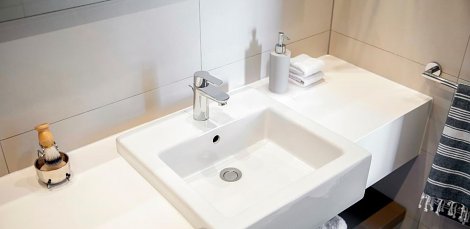 Chorvátsko, Igrane, TUI BLUE Adriatic Beach - izba Standard - kúpeľňa