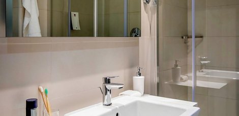 Chorvátsko, Igrane, TUI BLUE Adriatic Beach - izba Standard výhľad na more - kúpeľňa