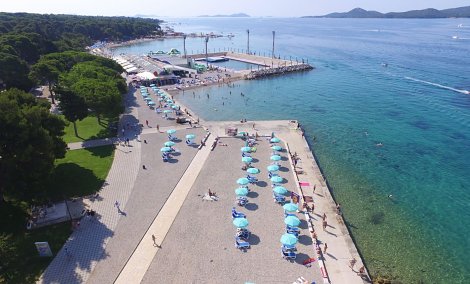 Chorvátsko, Biograd na Moru, hotel Ilirija  - najbližšia pláž