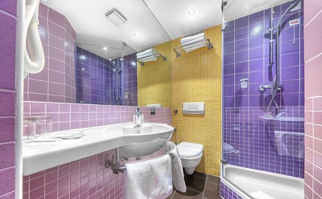 Chorvátsko, Biograd na Moru, hotel Adriatic - izba SUPERIOR - kúpeľňa