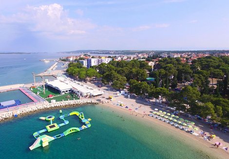 Chorvátsko, Biograd na Moru, hotel Adriatic - pláž Dražica