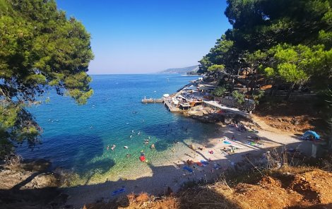 Chorvátsko, ostrov Hvar, Jelsa - hotelový komplex Fontana Resort - pláž