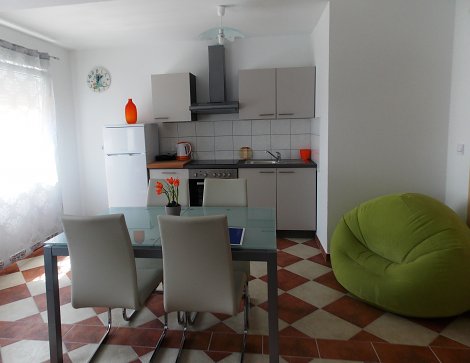 Chorvátsko, ostrov Vir, apartmány Lalič Ivica - apt. č. 2 (1. poschodie) - kuchyňa