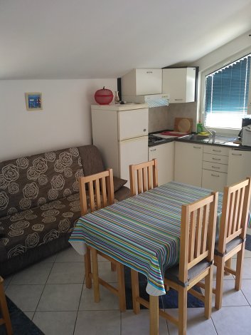 Chorvátsko, ostrov Vir, apartmány Krištofič Ivan - apt. č. 3- 1/4 - denná miestnosť prepojená s kuchynským kútom