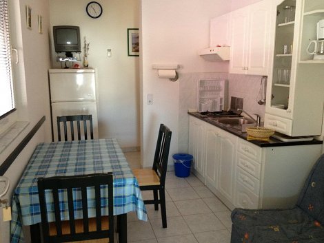 Chorvátsko, ostrov Vir, apartmány Krištofič Ivan - apt. č. 1 - 1/4 - denná miestnosť prepojená s kuchynským kútom