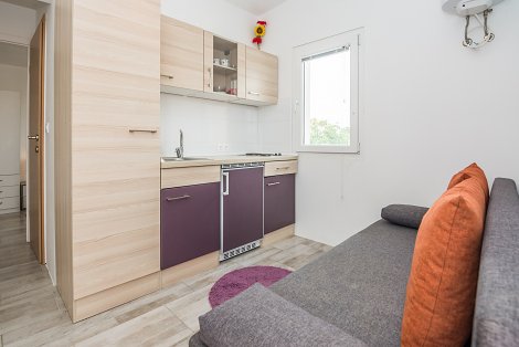Chorvátsko, ostrov Vir, apartmány Ivanuševič Marija - červený apt. - apt. č. 2 - kuchyňa