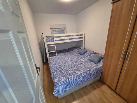 Chorvátsko, Vodice, apartmán Blue Maris - spálňa
